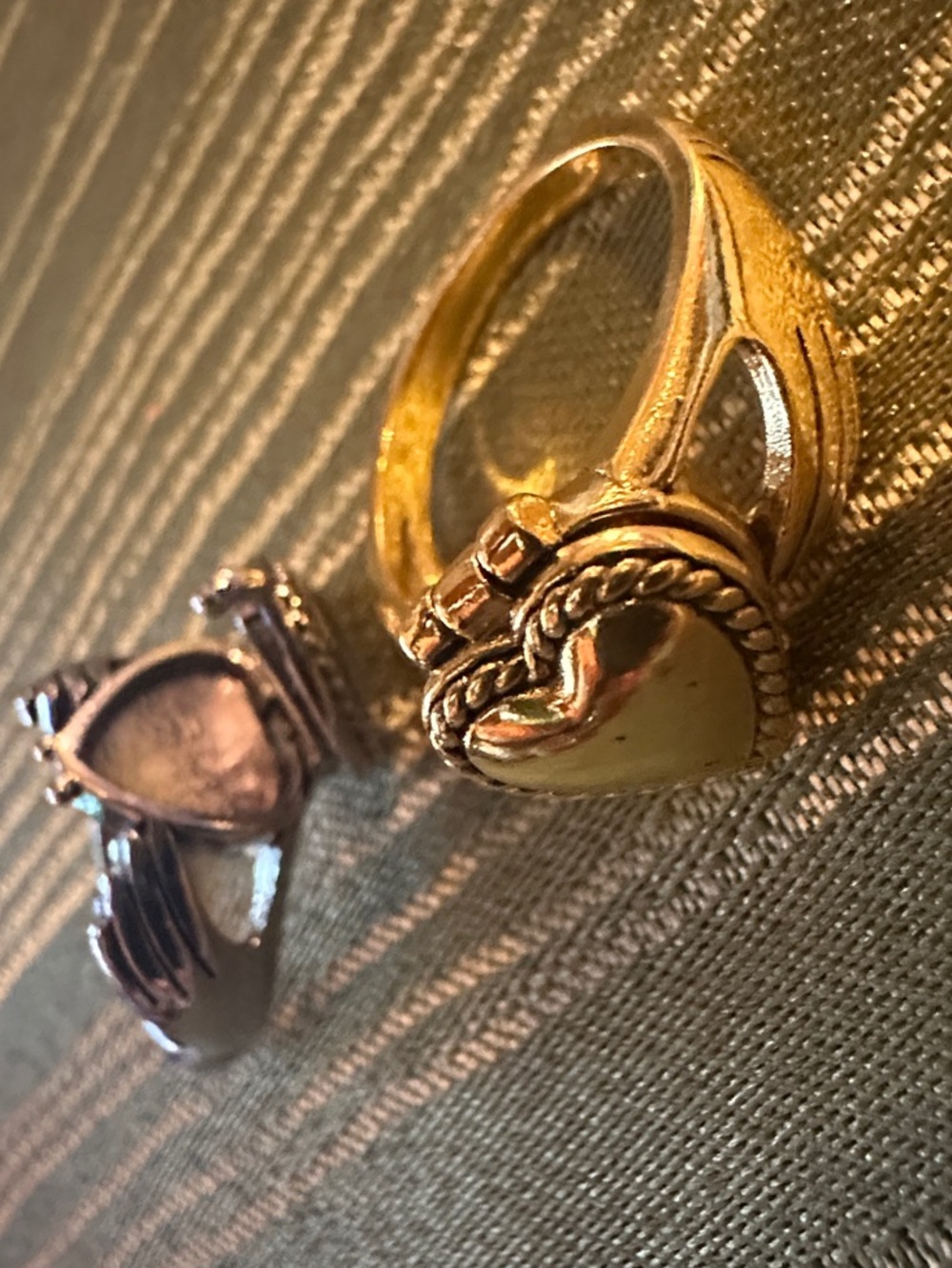 Poison ring secret compartment opens locket heart in hand Celtic silver or gold